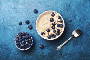Bowl of oatmeal with blueberries 