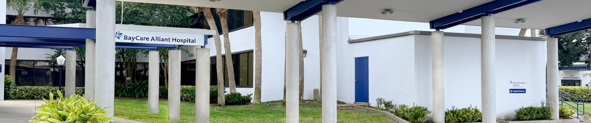 Exterior photo of the main entrance at BayCare Alliant Hospital