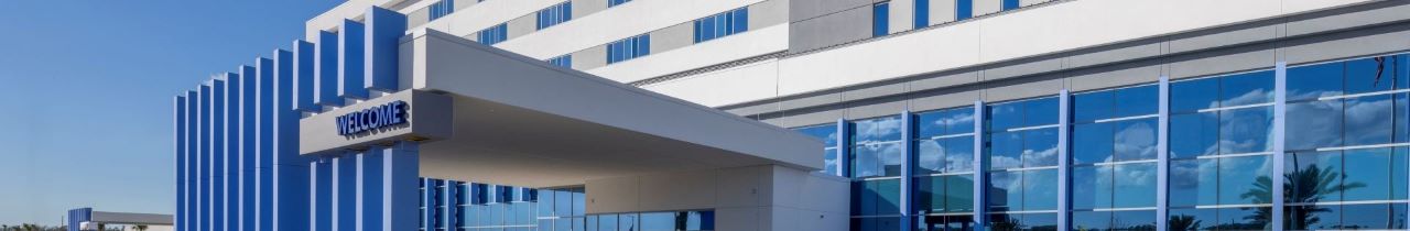 Exterior shot of BayCare Hospital Wesley Chapel with the word Welcome across the entrance