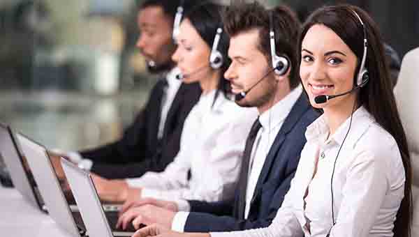 Call-Center-Smiling-Woman