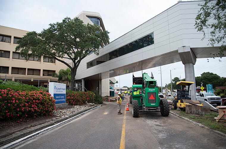 Pedestrian bridge connecting main hospital and new tower
