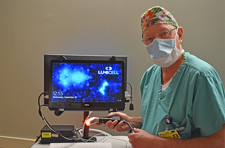 Dr. Blumencranz with Lumicell device