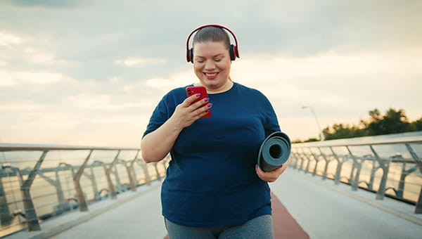 A woman listening on her headphones