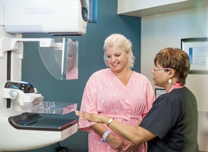 Imaging tech preparing a woman for her mammogram