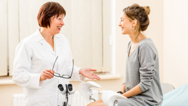 Lady speaking with OBGYN Doctor